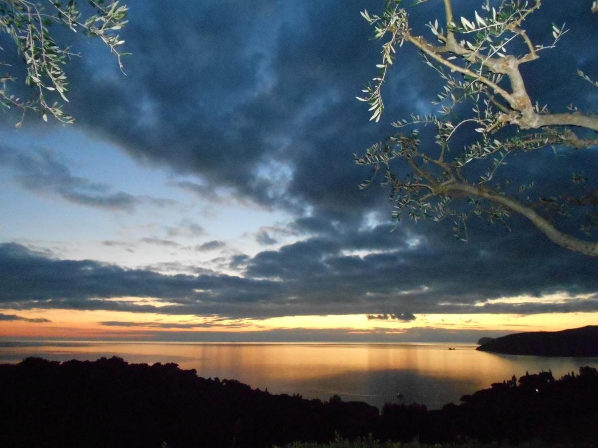 Villatramontistella Suite Capoliveri  Εξωτερικό φωτογραφία